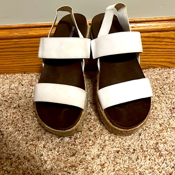 Style Madden girl, size 9 women’s, color white - Picture 2 of 4